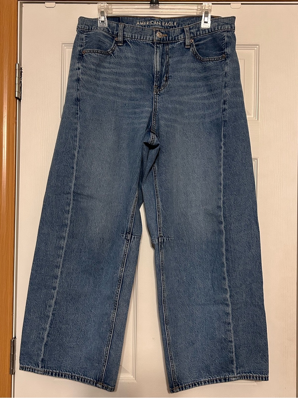 American Eagle Dreamy Drape Barrel Leg Jeans in Blue Size 10 Like New